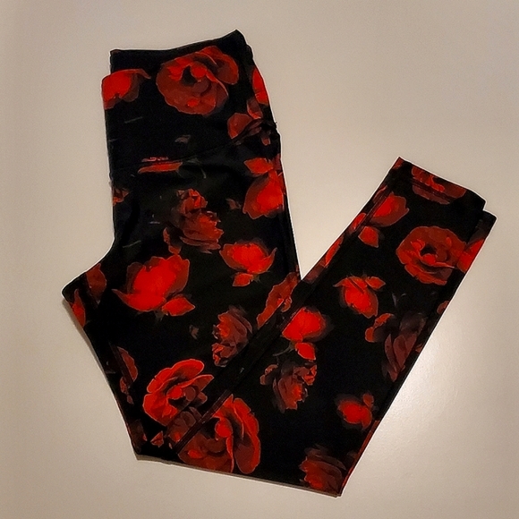 💋OFFER🌹Victoria's Secret VICTORIA SPORT Red Rose knockout leggings, Medium - Picture 8 of 11